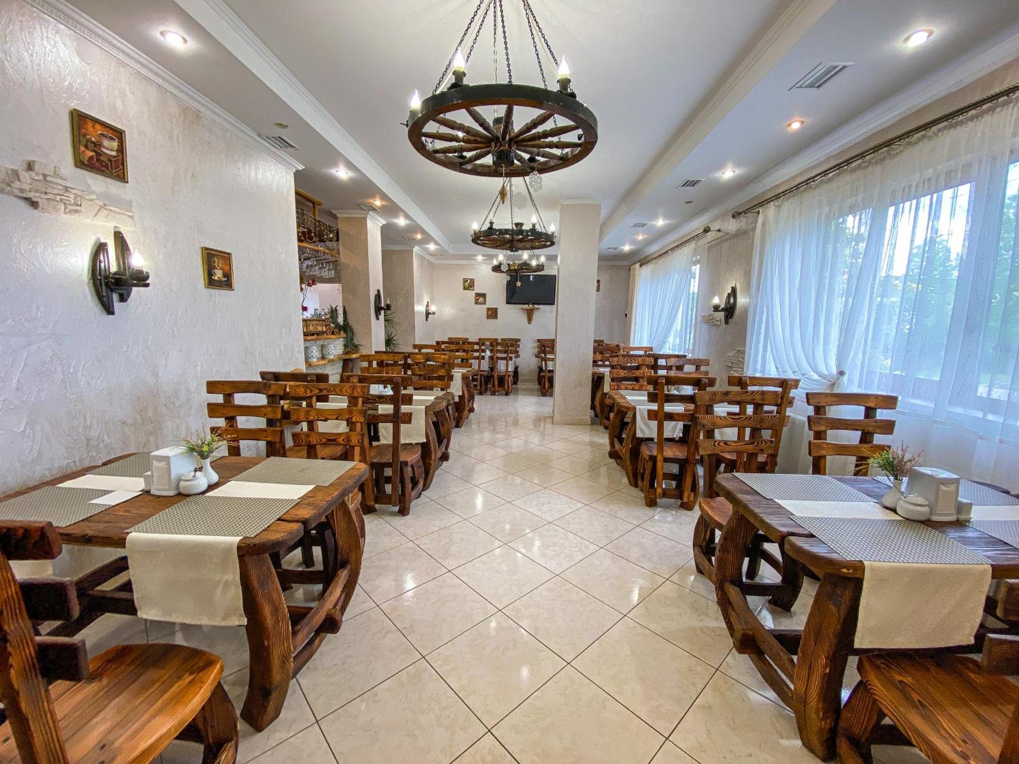Pyate Koleso Hotell Lazeshchyna Exteriör bild